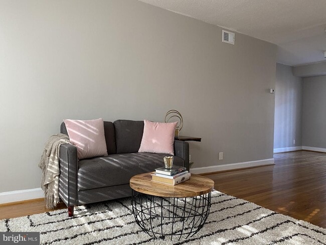 Building Photo - 4817 31st St S