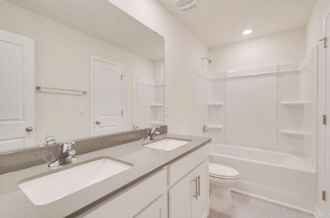 Building Photo - Spacious 4-Bed Gem with 2.5 Baths in Fuqua...