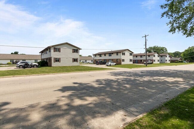 Building Photo - 1550 Moraine Terrace