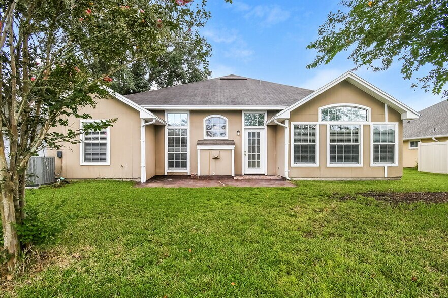 Building Photo - 324 Maplewood Dr