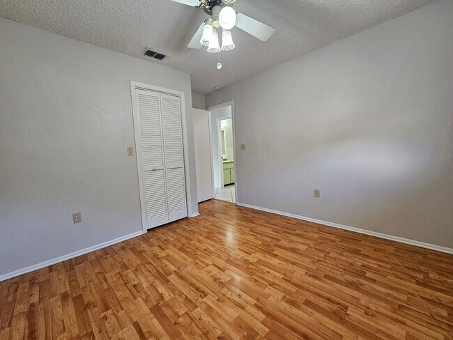 Building Photo - 3/2/1 Home for rent in Spring Hill 34609