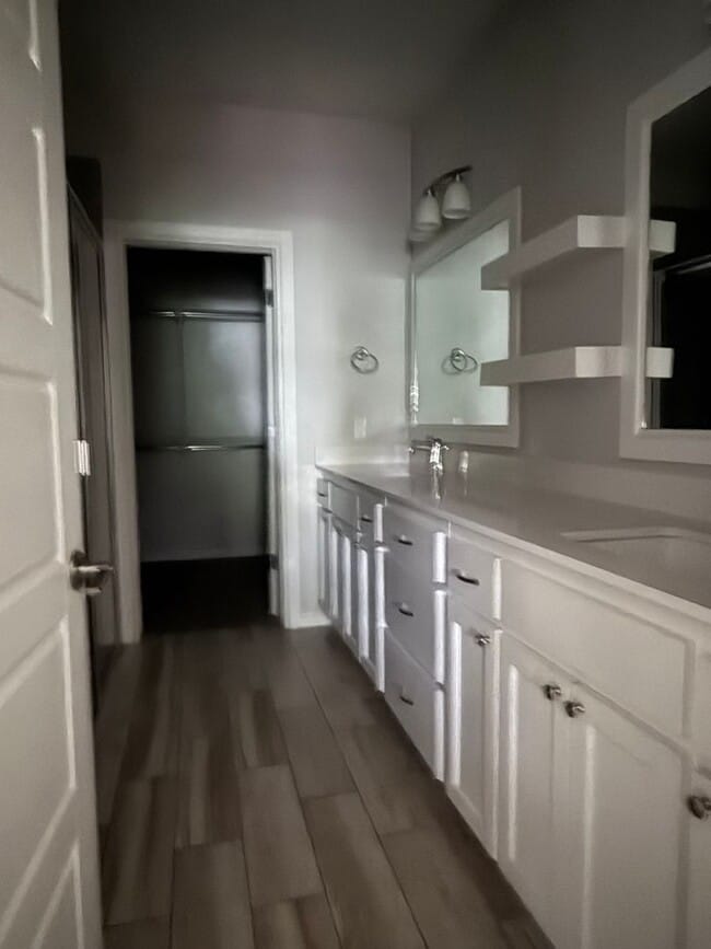 Building Photo - Amazing 3 bed 2 bath duplex near NW 122nd St