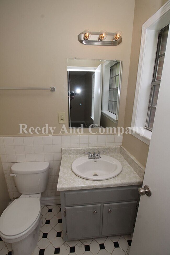 Building Photo - 3685 Bryn Mawr Dr
