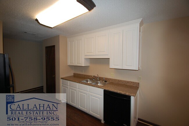 Building Photo - Home in the heart of Sherwood