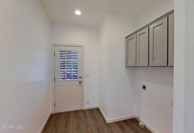 Building Photo - 152 Kings Pl