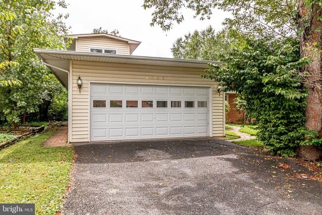 Building Photo - 6525 Byrnes Dr