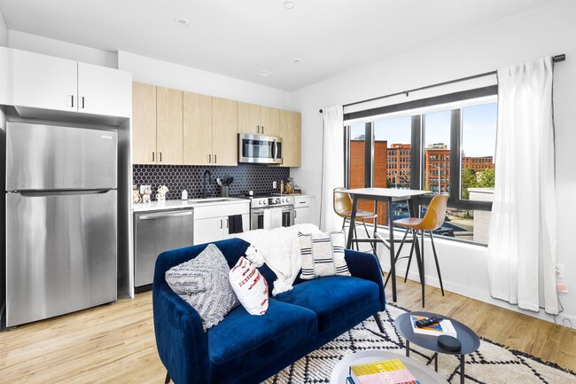 Building Photo - Mosaic