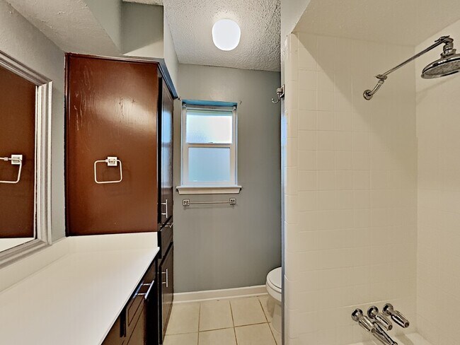 Building Photo - 2725 Forest Grove Dr