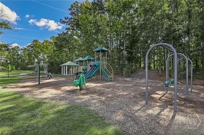 Building Photo - 2980 Kingswood Dr