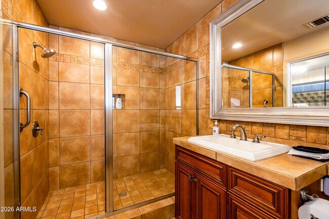 Building Photo - 7156 Oakmont Dr