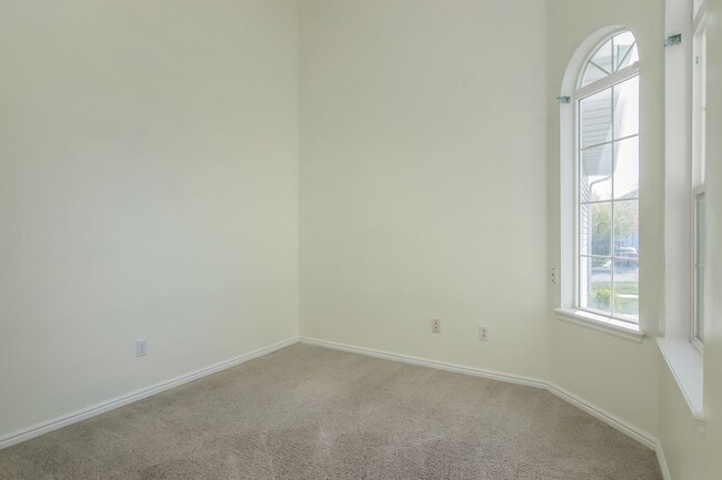 Building Photo - 5 Bedroom Home in Herriman; 2700 sq ft; Open Floor Plan