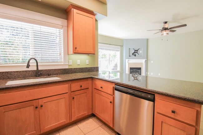 Building Photo - Walnut Grove 3 Bedroom Townhouse