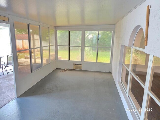 Building Photo - 834 Amidon St