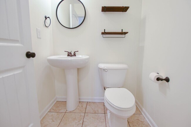 Building Photo - 3561 Aurora Dr