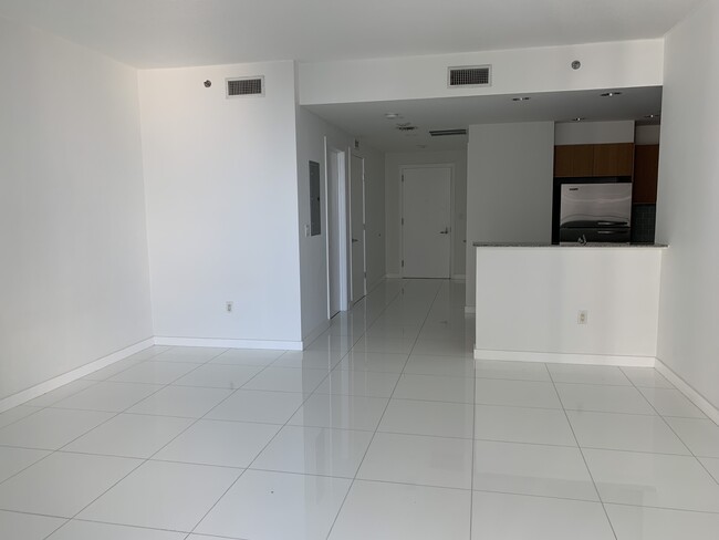 Building Photo - 1050 Brickell Ave
