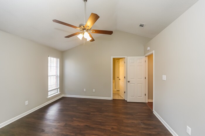 Building Photo - 9939 Greenalder Cove N