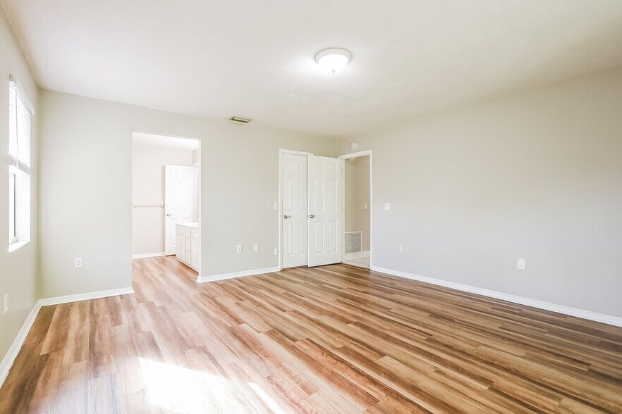 Building Photo - 1819 E Glancy Dr