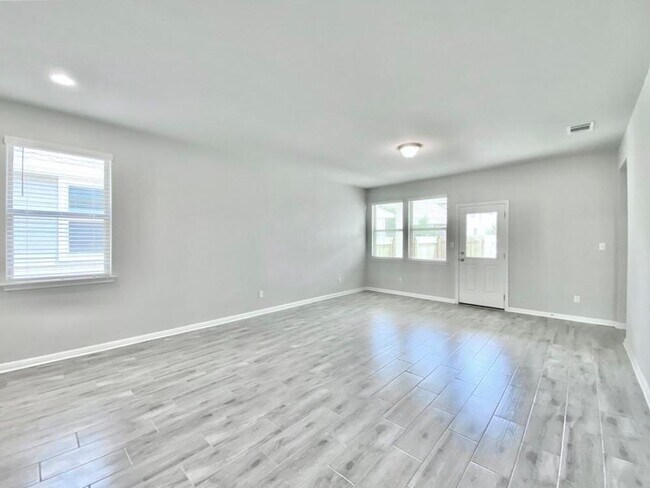 Building Photo - 2420 Pecan Island Dr