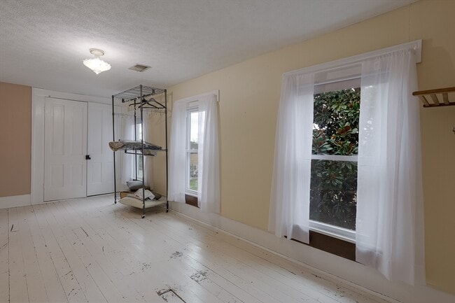 Building Photo - 329 Grayson St