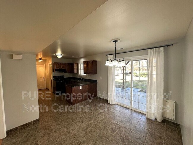 Building Photo - 12115 Landing Green Dr