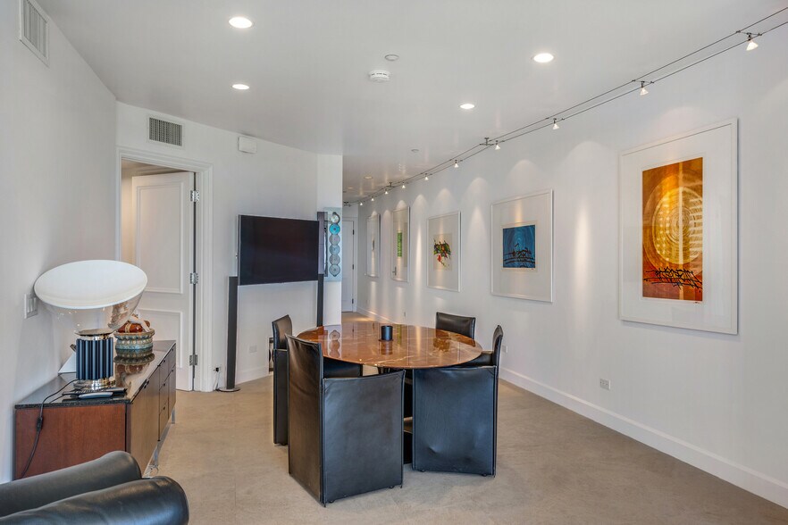 Building Photo - 701 Ocean Ave