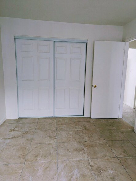 Building Photo - 3332 Drew St