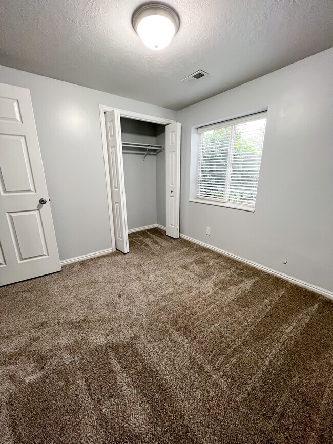 Building Photo - 1528 W 7270 S
