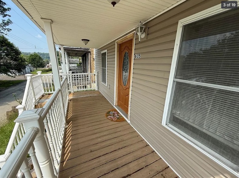 Building Photo - 635 Valley St