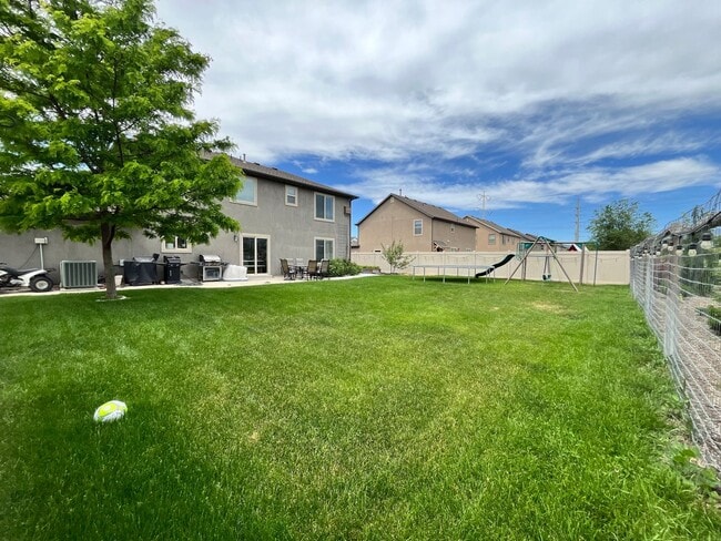 Building Photo - 2049 S Meadow Marsh Dr