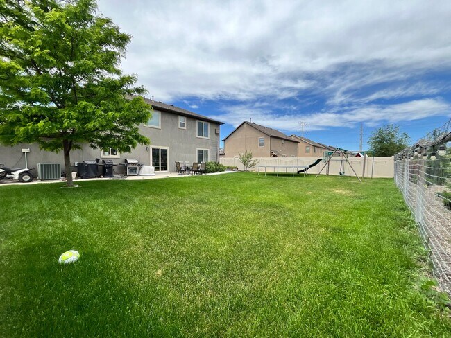 Building Photo - Large 3 Car Garage in the Lehi Grasslands!