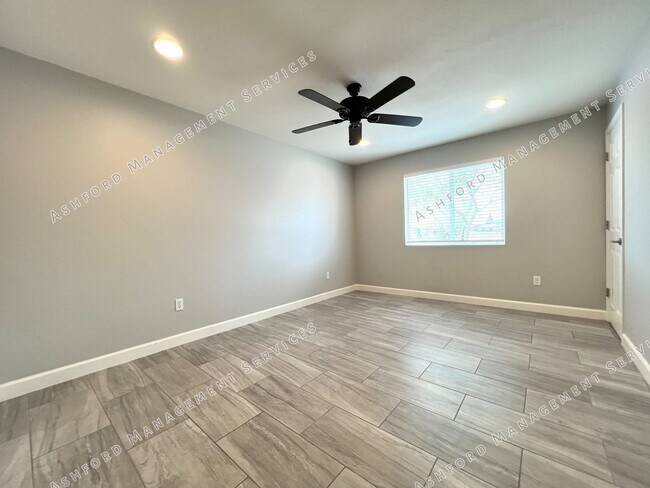 Building Photo - REMODELED 3 BEDROOM 2 BATH GEM WITH DETACH...