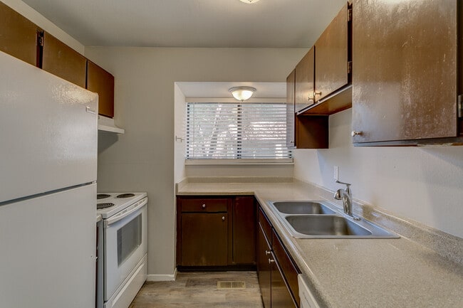 Building Photo - 1140 Holli Springs Ln
