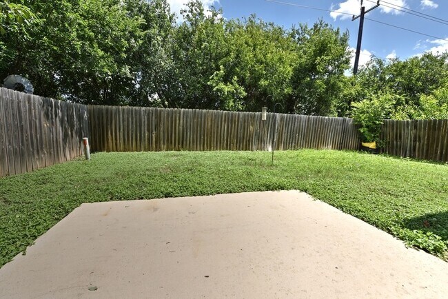 Building Photo - GREAT SINGLE STORY HOME | GATED COMMUNITY | NO CARPETS | CLOSE TO BANDERA & TEZEL RD | SHOPPING &...