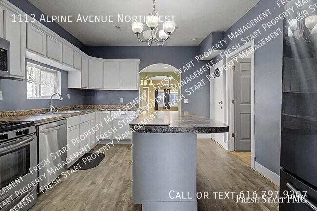 Building Photo - 1113 Alpine Ave NW