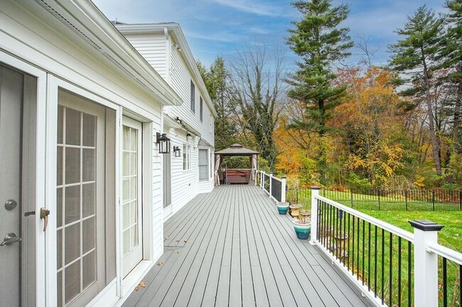 Building Photo - 14 Horseshoe Ln