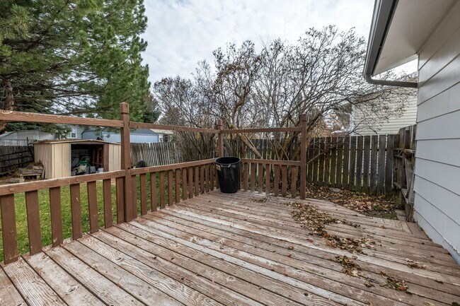 Building Photo - 4 BED 2 BATH HOME WITH BONUS ROOM IN IDAHO...