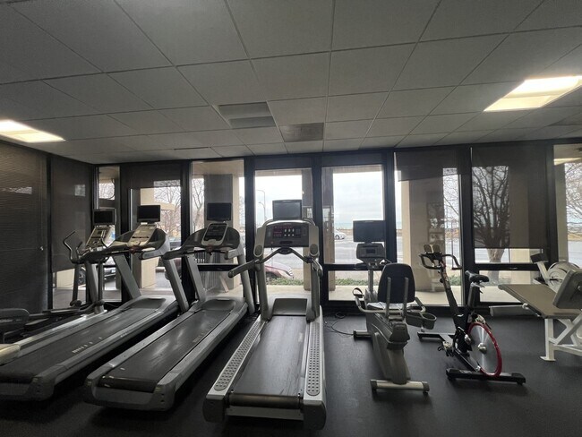 Building Photo - 6700 S South Shore Dr