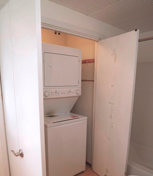 Building Photo - 3 Edgewood Cir