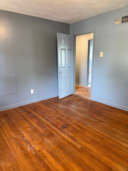 Building Photo - 3047 Carnes Ave