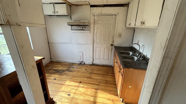 Building Photo - 5741 Henagen Ave