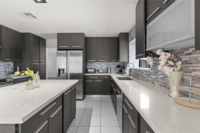 Building Photo - 2932 Whalers Cove Cir