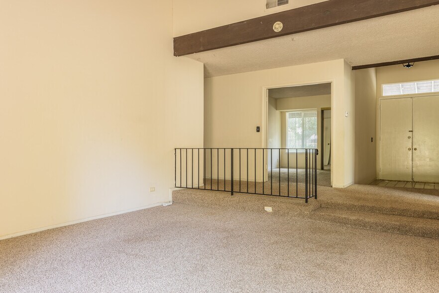 Building Photo - 7084 Via Ramada
