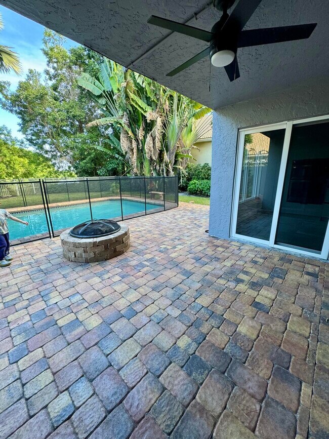 Building Photo - 10366 Buena Ventura Dr