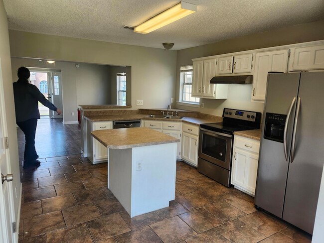 Building Photo - 6667 Einat Cove