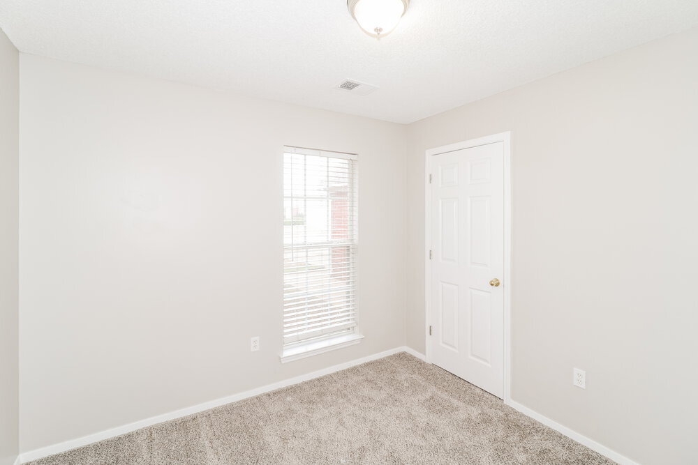 Building Photo - 10125 Oak Run Dr S