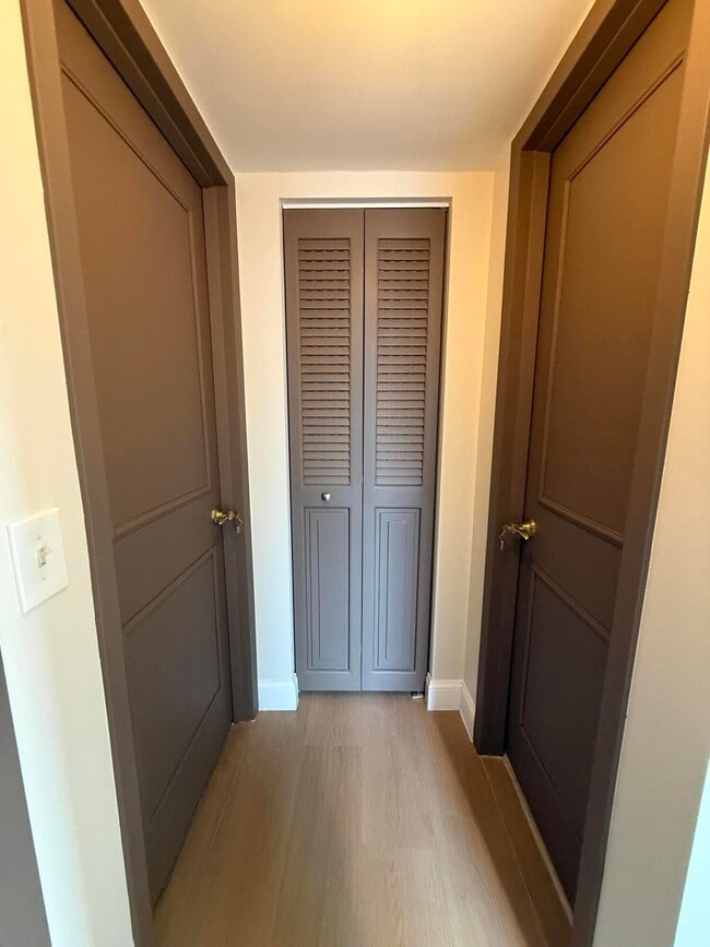 Building Photo - 402 Brighton J