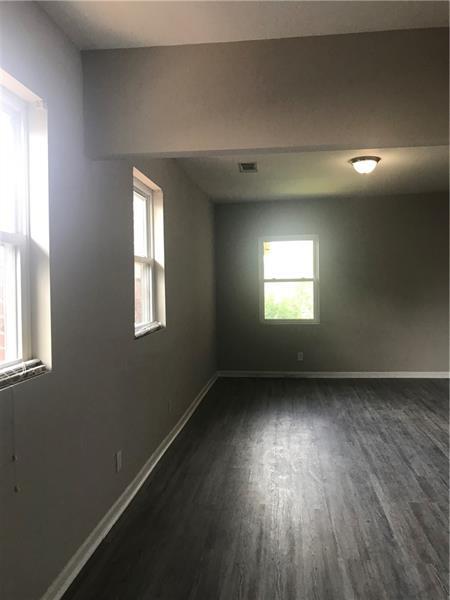 Building Photo - 594 Parkway Dr NE