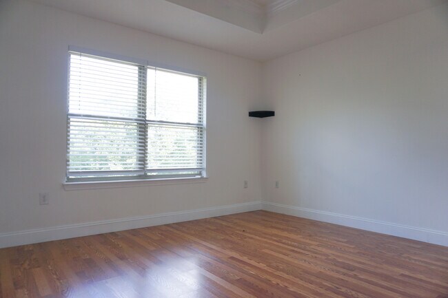 Building Photo - 127 Bronze Cir