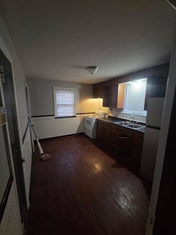 Building Photo - 3009 Gary Dr