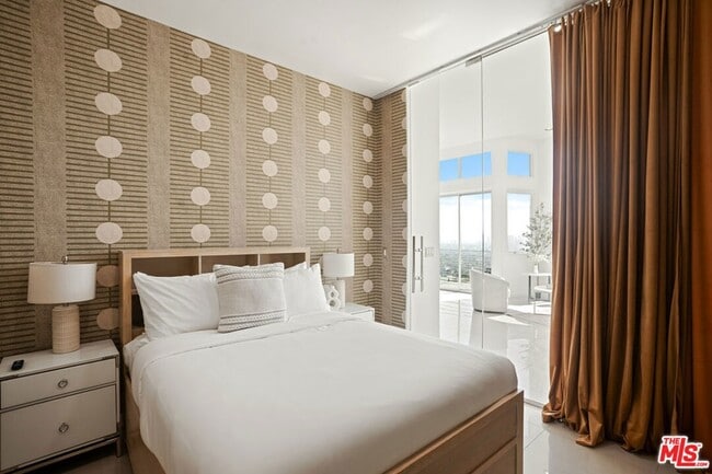 Building Photo - 8435 Franklin Ave